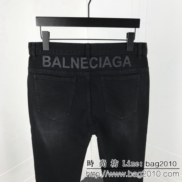BALENCIAGA巴黎世家 特別款 18ss秋冬新款 男款牛仔褲 背後腰部字母印花款 ydi2250